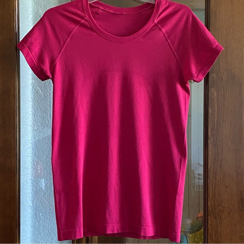 Lululemon Swiftly Passionate Pink Size 8 Tech Short-Sleeve Shirt 2.0  Hip